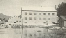 I 1948 vart fabrikken totalskada av brann, men vart oppattbygd og var i full produksjon i 1950.