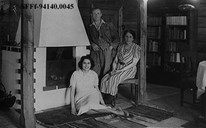 Erik Grant Lea (1892-1979) i lag med kona Hilda Connor, fødd 1889 i Bangalore, India, og dottera Sunniva Gauserire, fødd 1922.