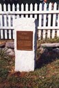 Minnesteinen over Ingvald Eggum, reist til 17. mai 1985, står like innom kyrkjegardsporten. Det var Lidvald Vangelsten, busett i Kinsedalen, som fann emnet til steinen i eit tidlegare steinbrot eit stykke lenger ute i Lustrafjorden. Det vert lagt ned krans kvar 17. mai.