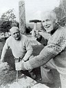 I 1986, 50 år etter at vegen var ferdig, samlast 33 av dei som var med og bygde vegen til minnemarkering. Her er to, Andreas O. Sunde og Trygve Drageseth.
