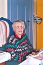 Alvhild Svanøe, gift med Endre Svanøe (1917-2000). Ho kjenner godt til gardssoga og soga om Svanøy, og held på med eit sogehefte.