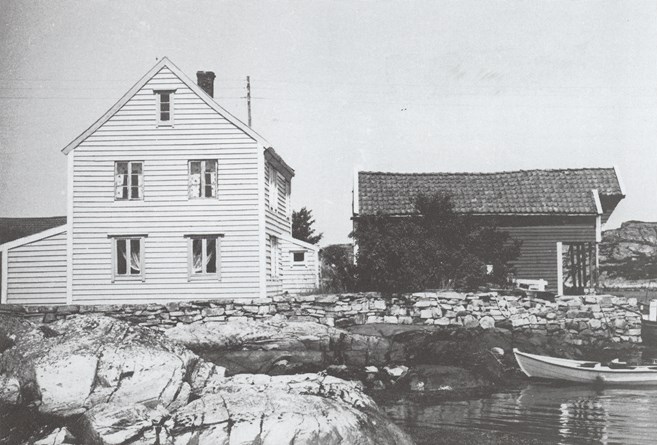 Bilete av av tingstova (venstre) og sjøbua (høgre) på Børsholmen slek det såg ut mellom 1835 og 1839.