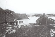 Gjestgiveriet på søre Glavær var ein sentral samlingsstad for sognejekter på veg til Bergen. Staden var òg mykje brukt som tingstad. Frå 1837, då Gulen og Solund var eitt herad, vart mange heradsstyremøte haldne her.