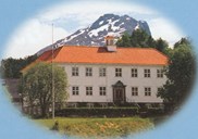 Firda gymnas vart starta i 1922 og to år etter kunne dei flytta inn i den nye skulebygningen. Arkitekt for bygningen var Per Sande.