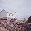 I 1961 sette bygdefolket i vestre Solund opp eit bedehus på Indrevær til minne om den store misjonæren frå øya. Huset, som er det einaste bedehuset i Solund, ber namnet David Lunds Minne. Delar av huset har vore eit stovehus. Biletet er frå innviingsdagen.