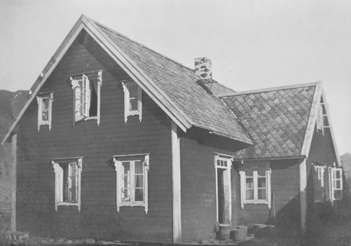 Bilete av våningshuset i Refvika.