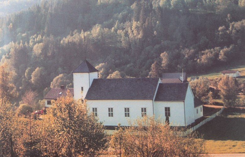 I 1939 vart kyrkja flytta til ny kyrkjestad på Eide, der ho fekk påbygd eit kor og vart modernisert.
