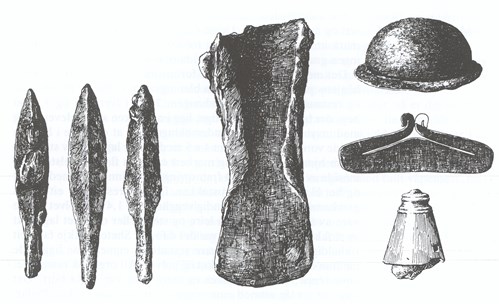 Teikning av diverse gjenstander funne i Tussehògen.