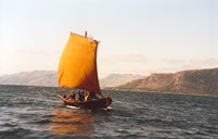 "Sekskeipen" for fulle segl på Frøysjøen.