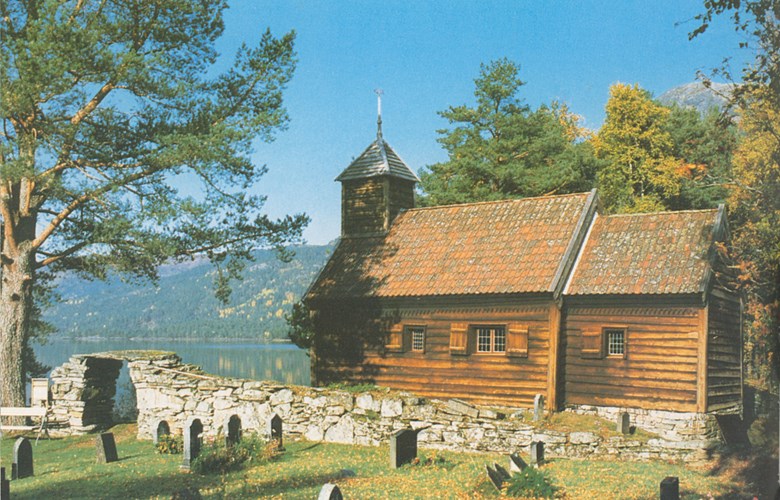 Hestad kapell vart bygt opp att på same staden som det som vart rive i 1805. Innvendig vart lite endra, medan tak og tårn vart ombygde i 1864.
