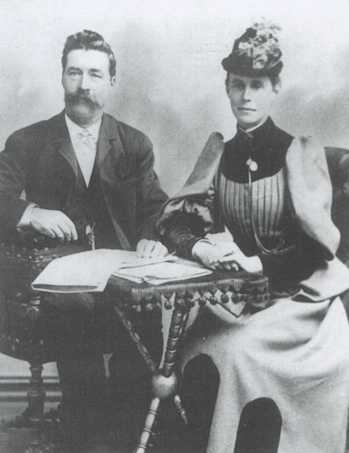 Bilete av hotelleigar Knut Kvikne og den engelske prestedottera Margaret Sophia Green.
