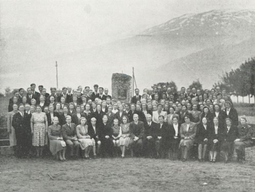 Bilete av skuleelevar ved Nordfjord Ungdomsskule i 1947.