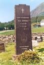 Minnesteinen vart reist i juni 1953 i samband med Sunnfjord Songarsamband sitt årlege songarstemne.