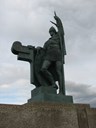 Ingolv-monumentet i Reykjavik, reist 1924. Ein kopi vart reist i Rivedal 1961.