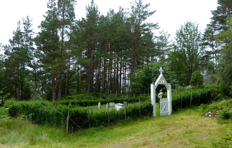 Den private gravstaden på Sørevikane 2012, 13 år etter artikkelen blei skriven.