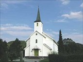 Kyrkja i Askvoll er ikkje teikna av ein arkitekt, men derimot av bygdas store son, kunstmålaren Anders Askevold. Kyrkja er enkel og klassisk i forma.
