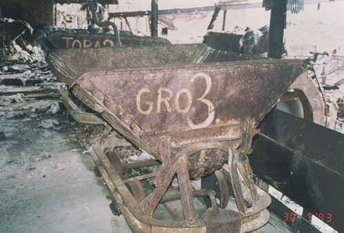 Bilete av ei vagge som vart brukt til å frakte rålaire frå leirhola.