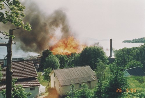 Bilete av Helle Teglverk som brann ned (1993).